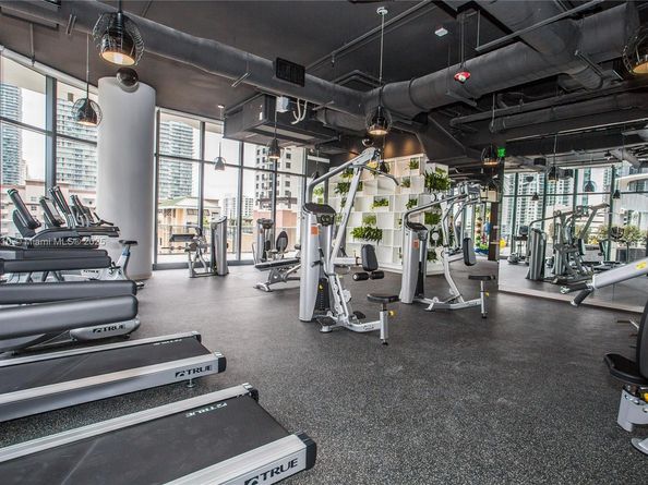 45 SW 9th St 3803, Miami FL 33130