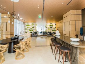 45 SW 9th St 3803, Miami FL 33130