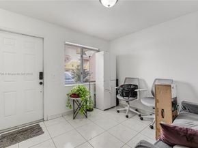 25 W 11th St 102, Hialeah FL 33010