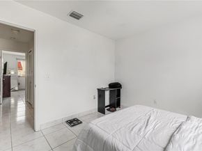 25 W 11th St 102, Hialeah FL 33010