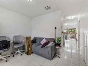 25 W 11th St 102, Hialeah FL 33010