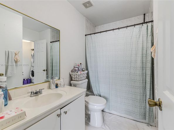 25 W 11th St 102, Hialeah FL 33010