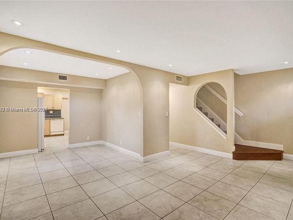 8002 SW 5th St, North Lauderdale FL 33068