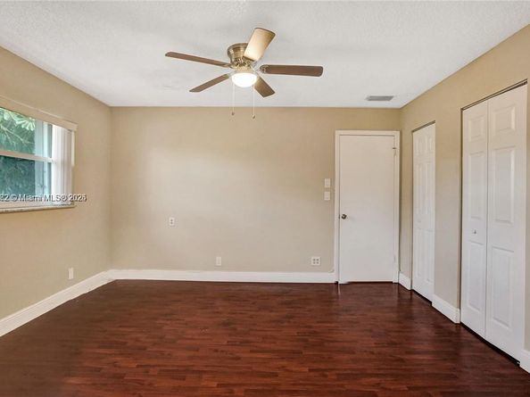 8002 SW 5th St, North Lauderdale FL 33068