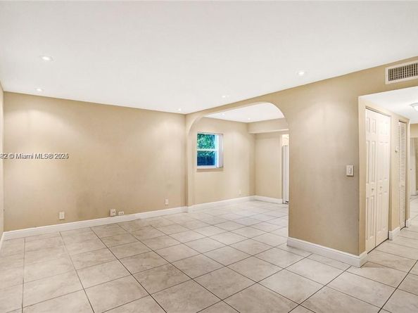 8002 SW 5th St, North Lauderdale FL 33068