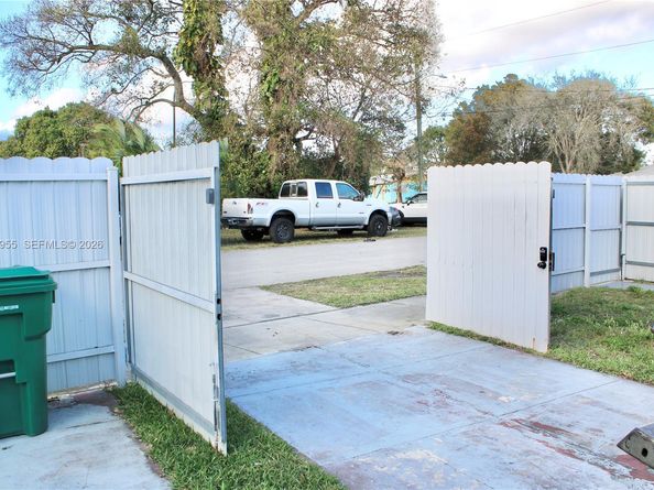 17710 SW 102nd Ave, Miami FL 33157