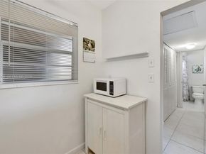 5002 NW 35th St 306, Lauderdale Lakes FL 33319