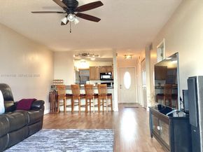 8900 Washington Blvd PH19, Pembroke Pines FL 33025