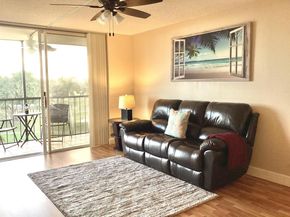 8900 Washington Blvd PH19, Pembroke Pines FL 33025