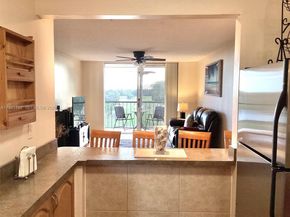 8900 Washington Blvd PH19, Pembroke Pines FL 33025