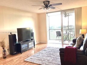 8900 Washington Blvd PH19, Pembroke Pines FL 33025