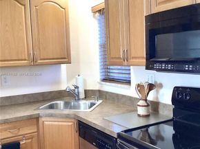 8900 Washington Blvd PH19, Pembroke Pines FL 33025