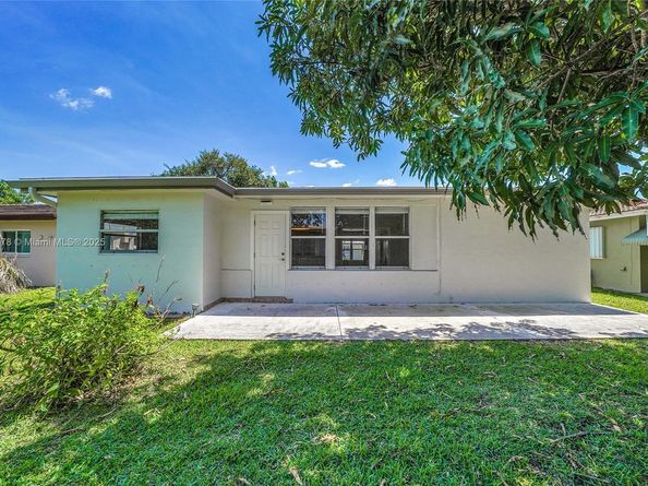 6001 NW 66th Ter, Tamarac FL 33321