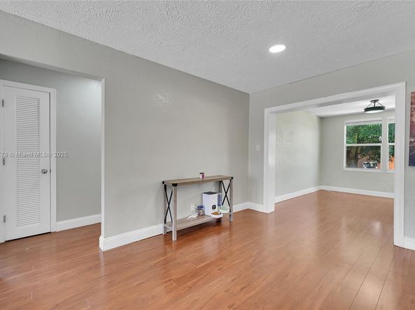 6001 NW 66th Ter, Tamarac FL 33321