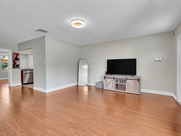 6001 NW 66th Ter, Tamarac FL 33321