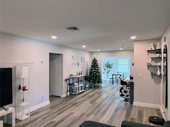 4161 SW 56th Ave, Davie FL 33314
