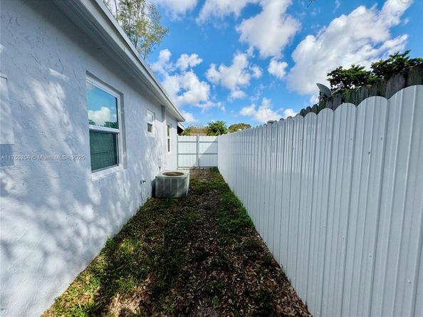 4161 SW 56th Ave, Davie FL 33314