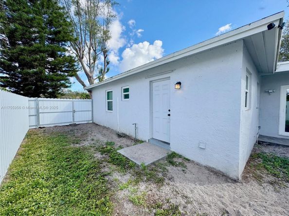 4161 SW 56th Ave, Davie FL 33314