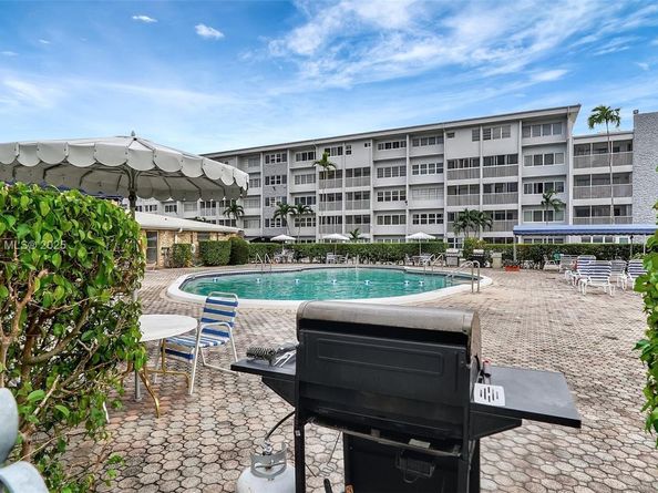329 SE 3rd St 405S, Hallandale Beach FL 33009