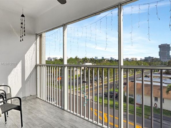 329 SE 3rd St 405S, Hallandale Beach FL 33009