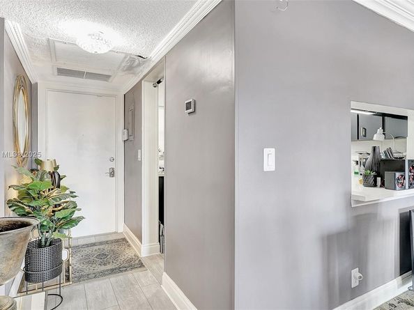 329 SE 3rd St 405S, Hallandale Beach FL 33009