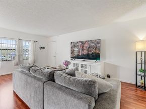 301 SW 135th Ave 118C, Pembroke Pines FL 33027