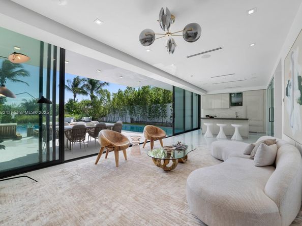 7845 Atlantic Way, Miami Beach FL 33141