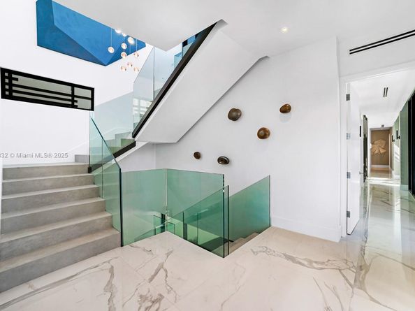 7845 Atlantic Way, Miami Beach FL 33141