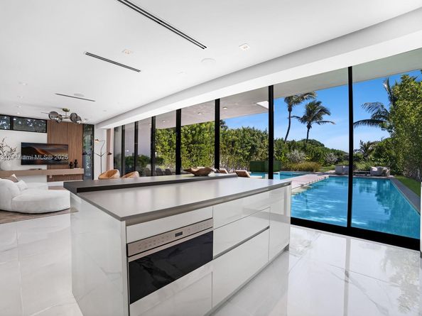 7845 Atlantic Way, Miami Beach FL 33141