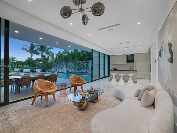 7845 Atlantic Way, Miami Beach FL 33141