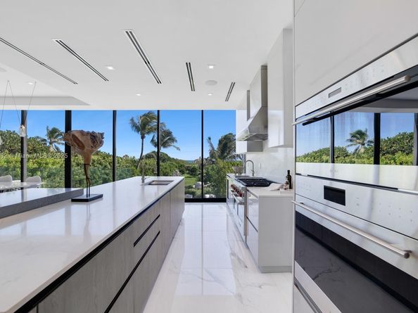 7845 Atlantic Way, Miami Beach FL 33141