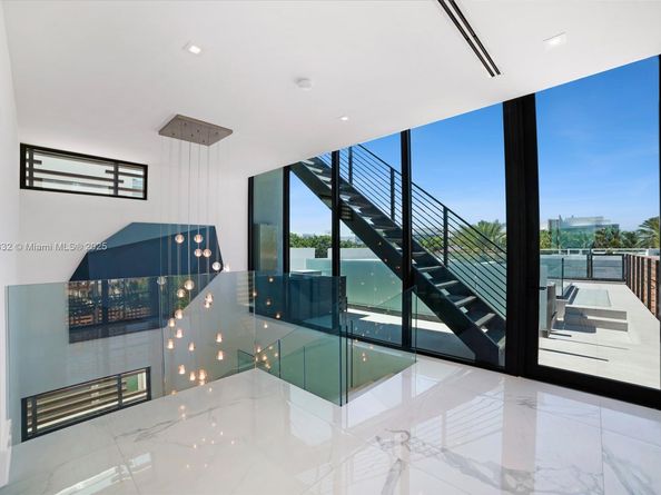 7845 Atlantic Way, Miami Beach FL 33141