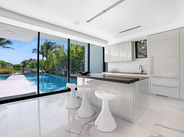 7845 Atlantic Way, Miami Beach FL 33141