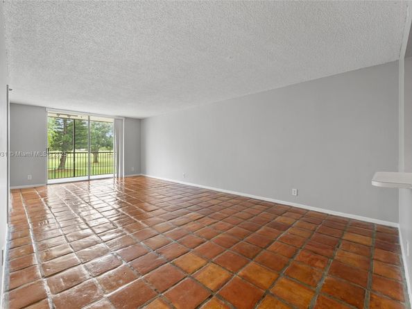 3150 W Rolling Hills Cir 209, Davie FL 33328