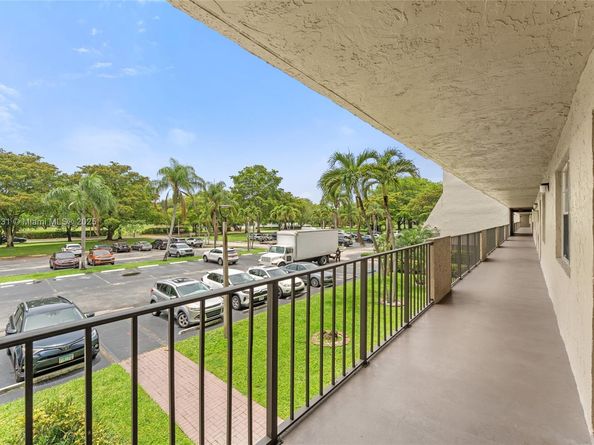 3150 W Rolling Hills Cir 209, Davie FL 33328
