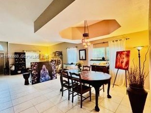 1040 NW 185th Ave, Pembroke Pines FL 33029