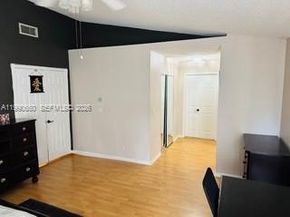 1040 NW 185th Ave, Pembroke Pines FL 33029