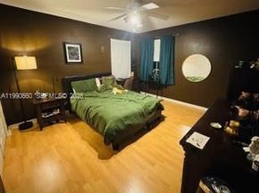 1040 NW 185th Ave, Pembroke Pines FL 33029
