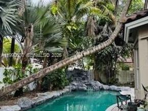 1040 NW 185th Ave, Pembroke Pines FL 33029