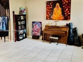 1040 NW 185th Ave, Pembroke Pines FL 33029