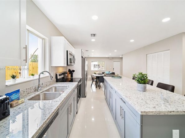 1770 NW 55th St, Miami FL 33142