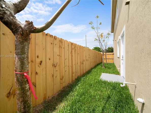 1770 NW 55th St, Miami FL 33142