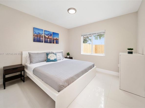 1770 NW 55th St, Miami FL 33142