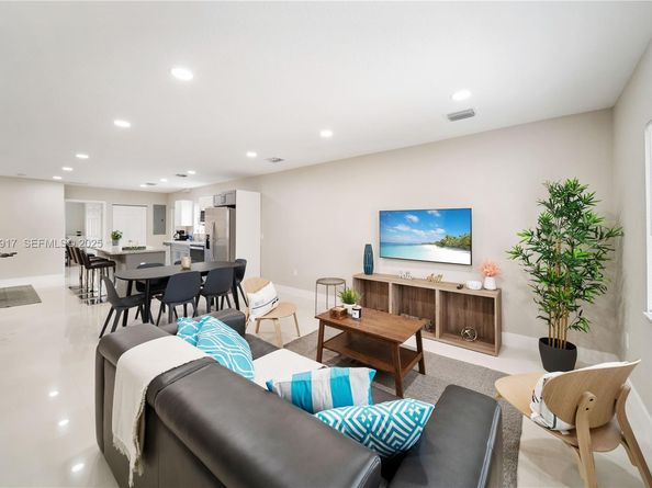 1770 NW 55th St, Miami FL 33142