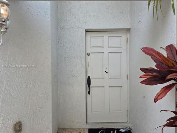 Undisclosed Address #A11885003, Weston FL 33326