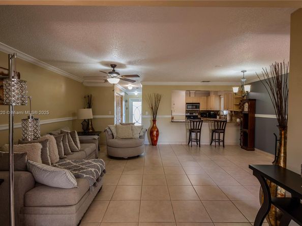 2435 SW 11th St 9B, Miami FL 33135