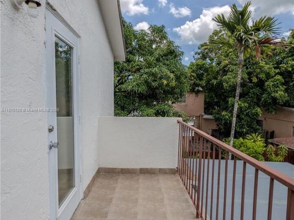 2435 SW 11th St 9B, Miami FL 33135