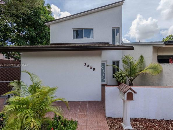 2435 SW 11th St 9B, Miami FL 33135