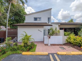 2435 SW 11th St
