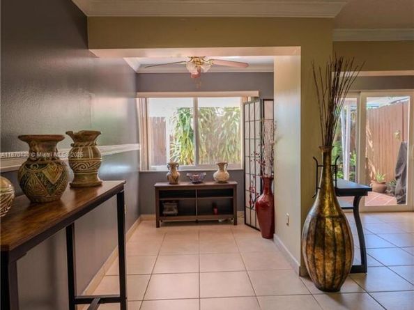 2435 SW 11th St 9B, Miami FL 33135